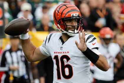 Rivalidad entre Steelers y Bengals se tiñe de gris con los veteranos Rodgers y Flacco