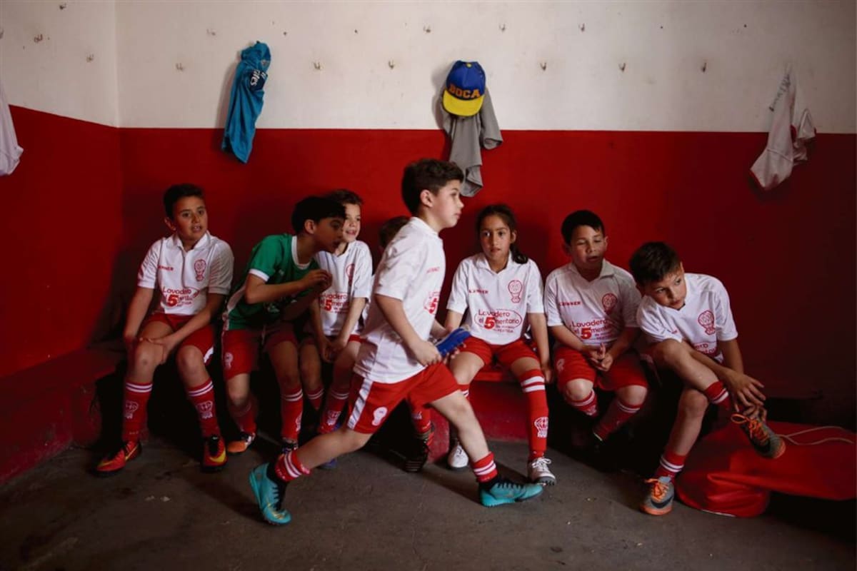 River-Boca. Mientras el próximo domingo, en la Bombonera, Boca y River atraparán toda la atención de la Superliga, ayer se jugó el clásico entre mujeres: empataron 1-1, con muy poco público