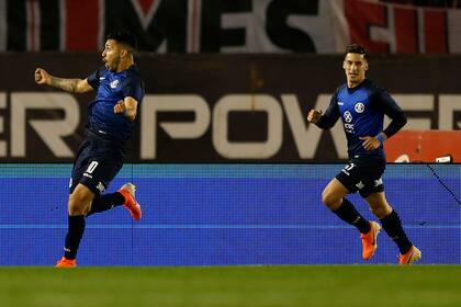 River cae ante Talleres en Nuñez con gol de Bustos