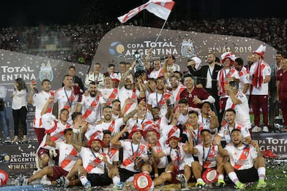 River celebra en lo más alto del podio: campeón de la Copa Argentina
