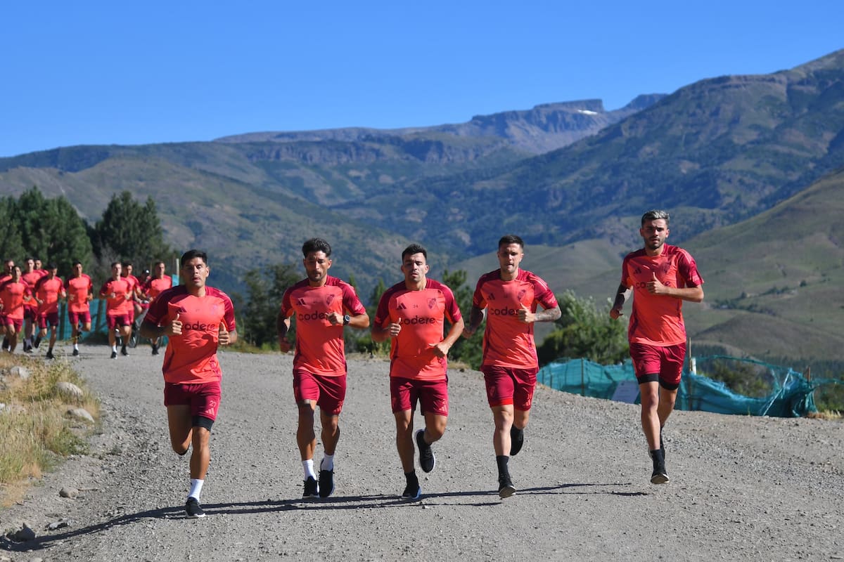 River continúa la pretemporada en San Martín de los Andes; Enzo Pérez, Casco, Acuña, Bustos y Santiago Simón, al trote