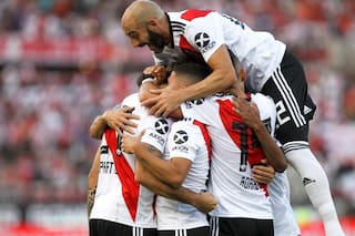River ganó, pero las lesiones de Casco y Nacho Fernández aplacaron la euforia