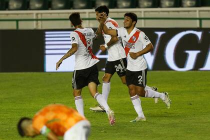 River le ganó por 2-0 a Banfield y se prendió a la punta de la zona 3.