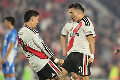A qué hora juega River hoy