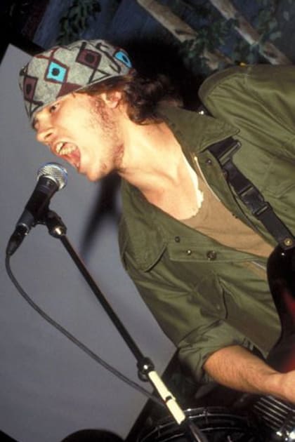 La música era una de las grandes pasiones de River Phoenix. Esta imagen fue tomada durante un concierto suyo en 1991