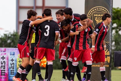 River Plate va por el título en la primera edición de la Messi Cup