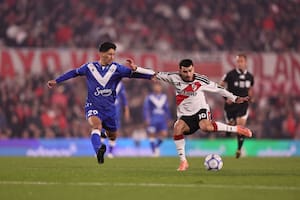 Ángel Correa aprovechó que la defensa de Vélez quedó mal parada y River gana en el Monumental