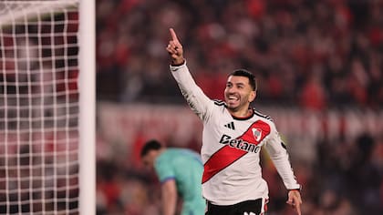 River recibe a Vélez en el Monumental; Correa marcó el 1 a 0 para el local