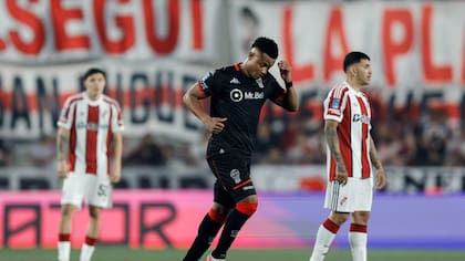 River recibió dos golpes antes de los 10 minutos: la baja de Thiago Almada y el gol de Huracán