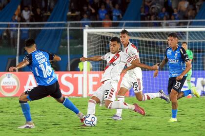River sacó adelante un partido difícil entresemana, por la Sudamericana y en Bolivia