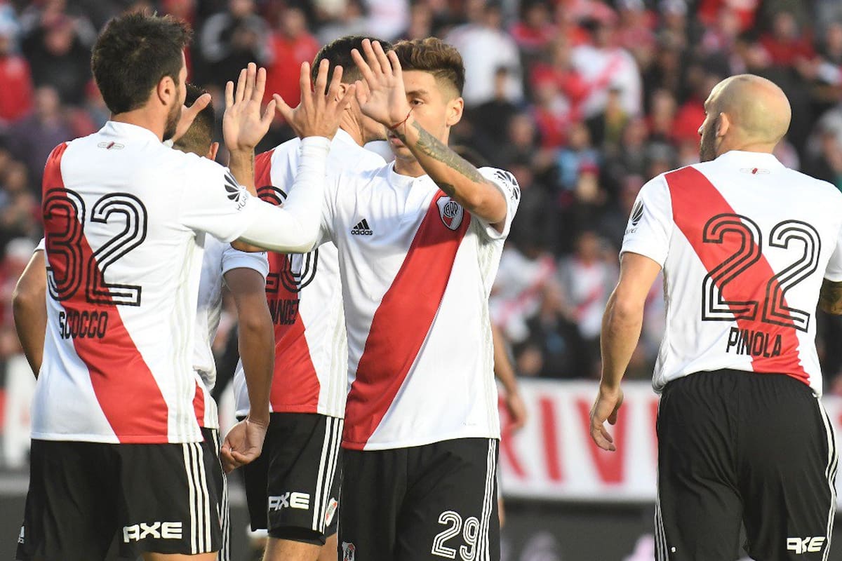 River se luce en la cancha de Colón