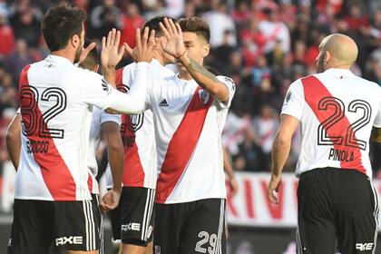 River se luce en la cancha de Colón