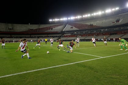 Una postal nunca antes vista: River jugó su primer partido oficial sin público en el Monumental