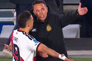 El momento en que le aplican a River la regla del Mundial y casi termina en empate de Vélez