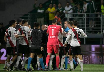 River terminó descargando su ira con el árbitro Andrés Matonte tras la eliminación luego de la derrota por 3-1 ante Palmeiras por la Copa Libertadores