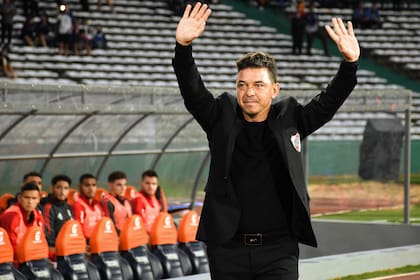River tuvo un cupo para 10.000 hinchas en Córdoba; Gallardo los saluda ante la ovación que se repite en cada partido