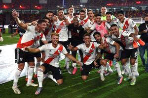 River, último ganador de la Supercopa Argentina; correspondió a la edición 2019, pero se jugó en marzo de este año, sin público, en el estadio Madre de Ciudades de Santiago del Estero; el equipo millonario batió 5-0 a Racing.
