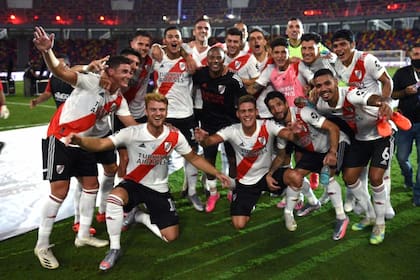 River, último ganador de la Supercopa Argentina; correspondió a la edición 2019, pero se jugó en marzo de este año, sin público, en el estadio Madre de Ciudades de Santiago del Estero; el equipo millonario batió 5-0 a Racing.
