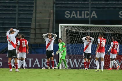 River volvió a ser superior, pero repitió errores en la definición y no pudo ganarle a Independiente Santa Fe de Colombia, por la Copa Libertadores