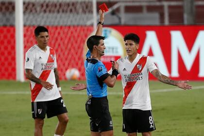 Jorge Carrascal ve la roja, tras una infantil y desmedida infracción