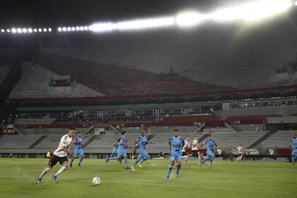 River vs. Binacional, del 11 de marzo, uno de los últimos partidos jugados por equipos argentinos por la Copa Libertadores; aquella noche no hubo público, como tampoco lo habría a partir de septiembre en el torneo.