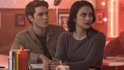 Archie y Verónica, una de las parejas de la ficción