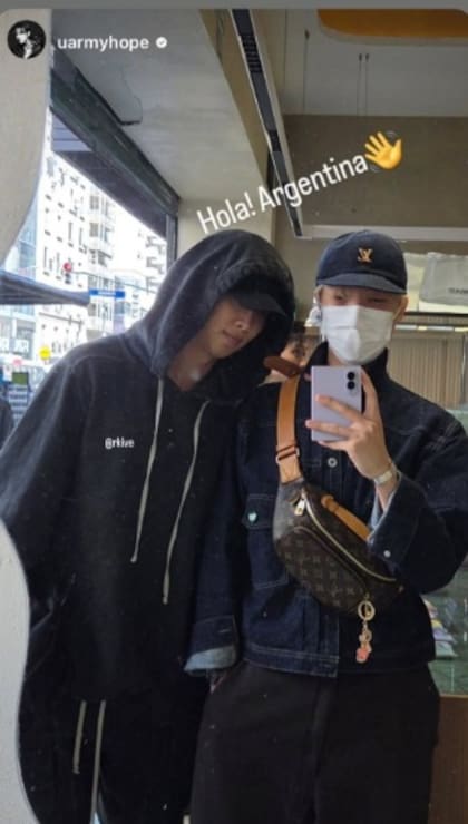 RM y J-hope en una cafetería porteña
