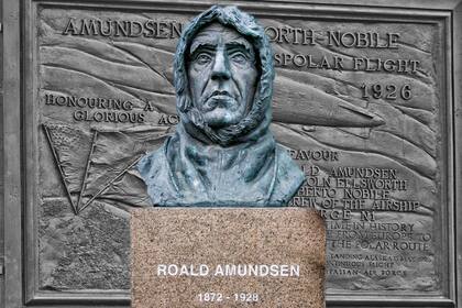 Roald Amundsen es considerado uno de los exploradores más importantes de noruega: se pueden ver estatuas en su homenaje en diferentes ciudades del país