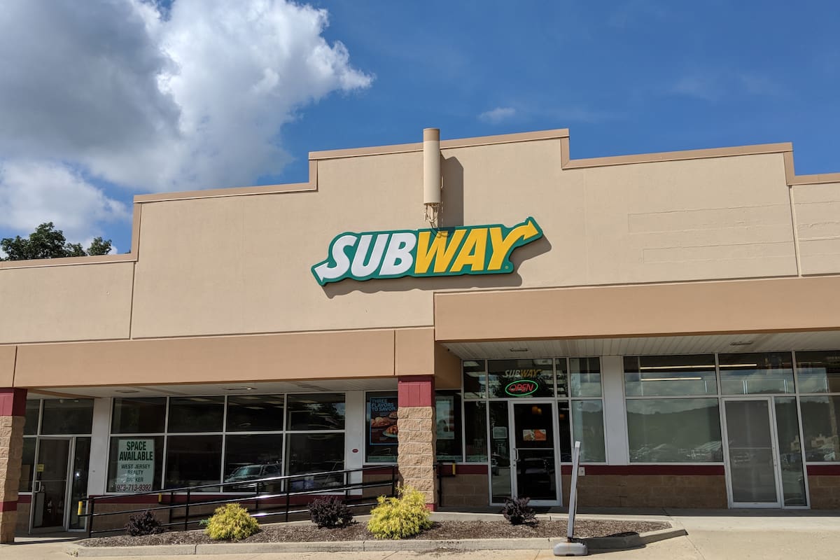 Roark Capital, dueña de Subway, adquiere Dave’s Hot Chicken por mil millones de dólares