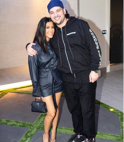 Rob Kardashian y su hermana Kourtney (@robkardashianofficial)