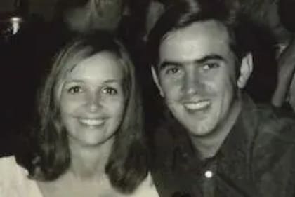 Rob y Dianne, fotografiados aquí en sus veintes, tuvieron luego dos hijos y cinco nietos