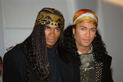 Rob y Fabrice devolvieron su Grammy en una rueda de prensa en la que aceptaron responsabilidad por el engaño
