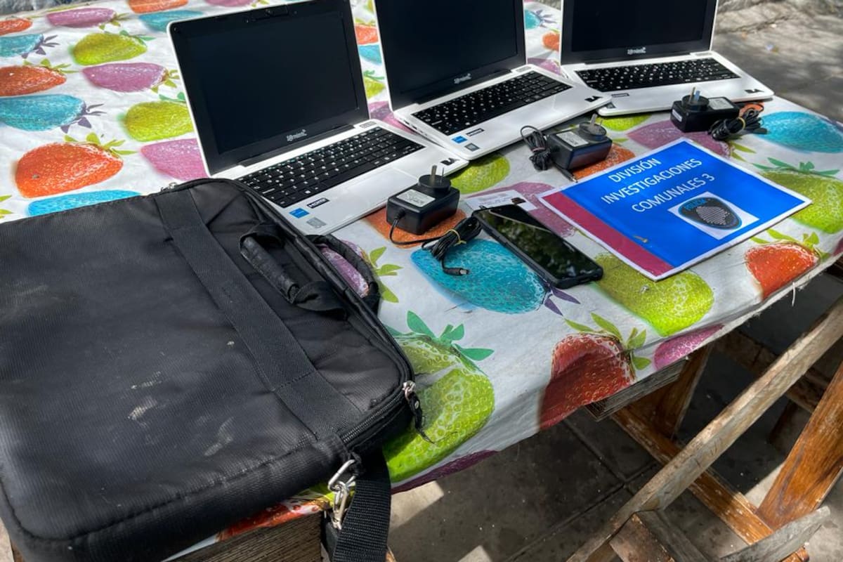 Robaba notebooks del Plan Conectar, las desbloqueaba y las vendía