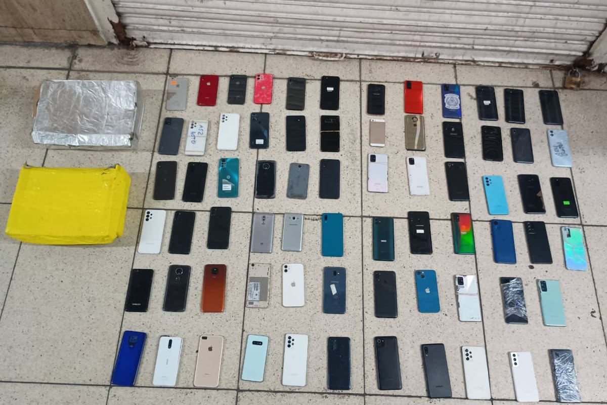 Robaban celulares y los vendían en galerías de Balvanera, Boedo y la peatonal Florida