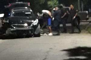 Robaron una casa en Morón, chocaron mientras los perseguía la Policía y escaparon por los techos