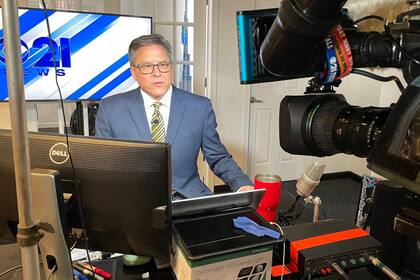 Robb Hanrahan se mantuvo activo durante la pandemia, pero tuvo que retirarse tras 38 años de trayectoria en los medios para cuidar su salud luego de sufrir un ataque al corazón