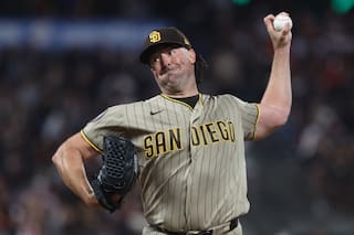 Ray llega a 100 triunfos; Padres resisten para vencer a Gigantes y conservan ventaja de comodín
