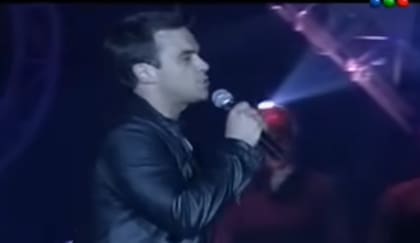 Robbie Williams en la noche que pisó el estudio de Videomatch (Foto: Captura YouTube)