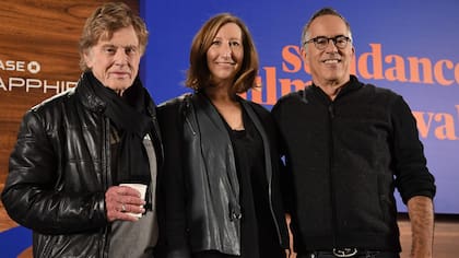 Redford junto a Keri Putnam, directora ejecutiva del instituto y John Cooper, el director del festival