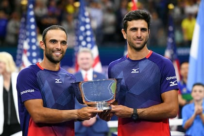 Robert Farah (derecha) junto con Juan Sebastian Cabal, en ocasión de la conquista del US Open 2019