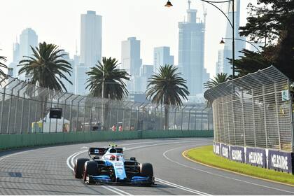 Robert Kubica girando en Albert Park: volvió a la Fórmula 1 tras 8 años