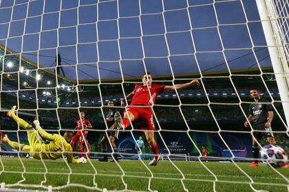 Robert Lewandowski buscó su gol de principio a fin