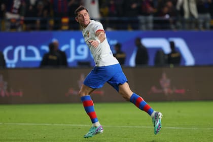 Robert Lewandowski es la principal carta ofensiva de Barcelona, que quiere repetir el título en la Supercopa de España