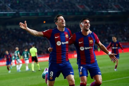 Robert Lewandowski es la principal figura del Barcelona de Xavi Hernández