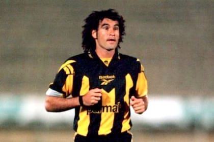 Robert Lima, con la camiseta de Peñarol, donde se transformó en ícono