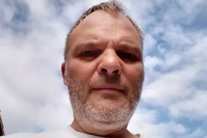 Robert Lockyer entregó el artículo que tenía que llevar un minuto después del cierre del horario y fue sancionado duramente