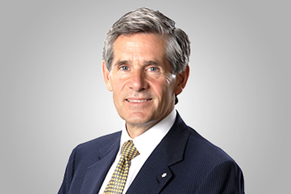 Robert McEwan, magnate canadiense y propietario de la empresa minera McEwen Mining Inc.