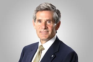 Robert McEwan, magnate canadiense y propietario de la empresa minera McEwen Mining Inc.