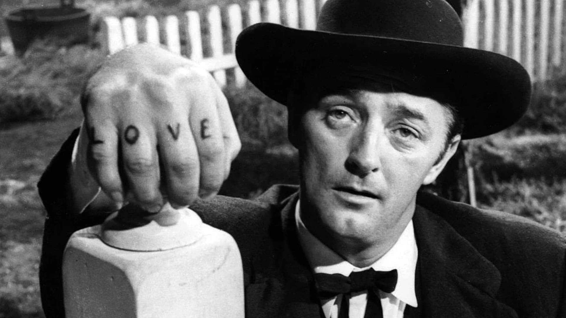Robert Mitchum protagonizó La noche del cazador, una película que con el tiempo se volvió un clásico, pero en su estreno fue recibida fríamente tanto por la crítica como por el público
