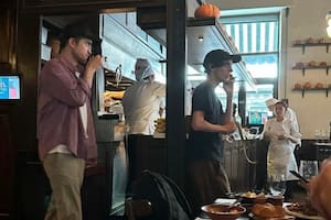 Robert Pattinson en la parrila Don Julio - Fuente: Twitter @aitana169
